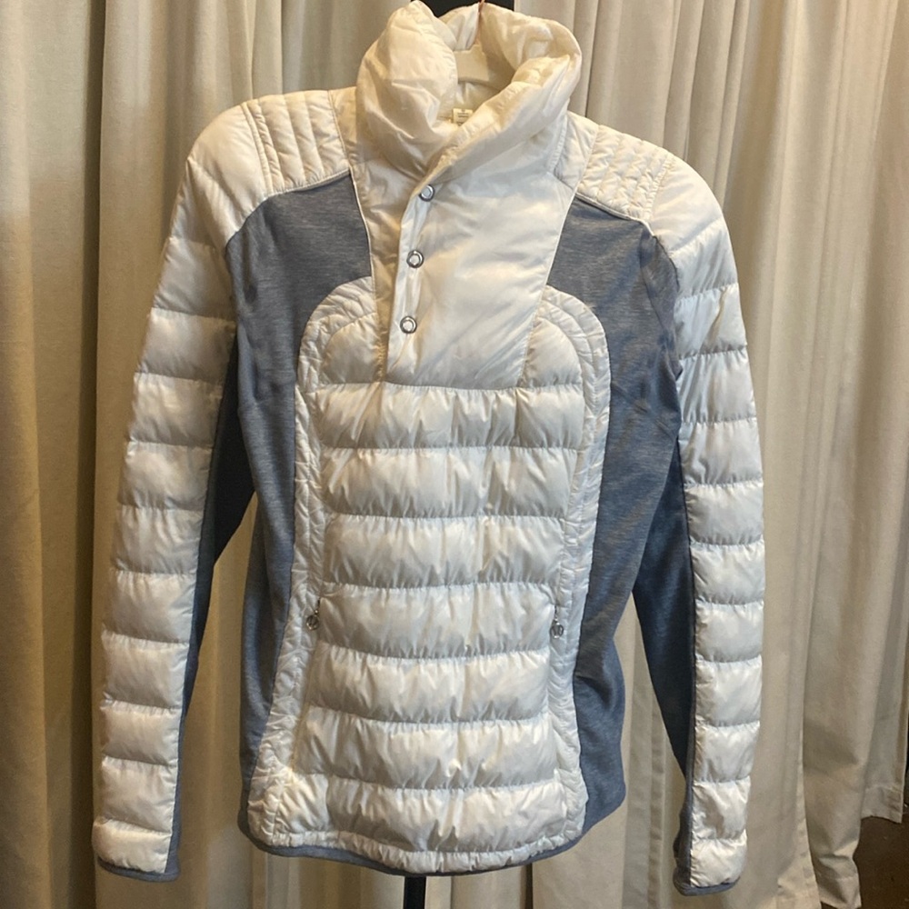 Lululemon light weight with stretchy, thumb holes and 2 pockets - Picture 1 of 8